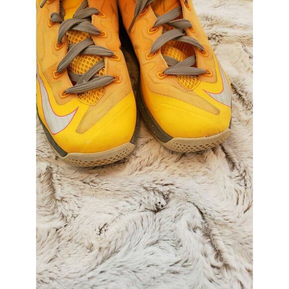 Athletic_Shoes